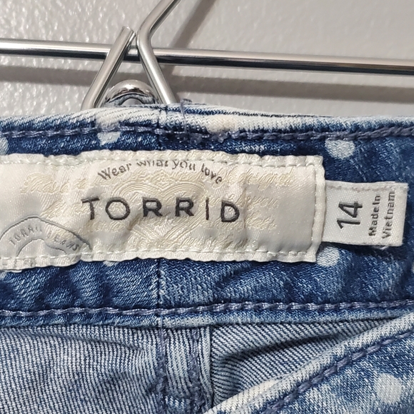 Torrid Polka Dot Light Blue Denim Jean Shorts Women's Size 14 - Picture 3 of 4